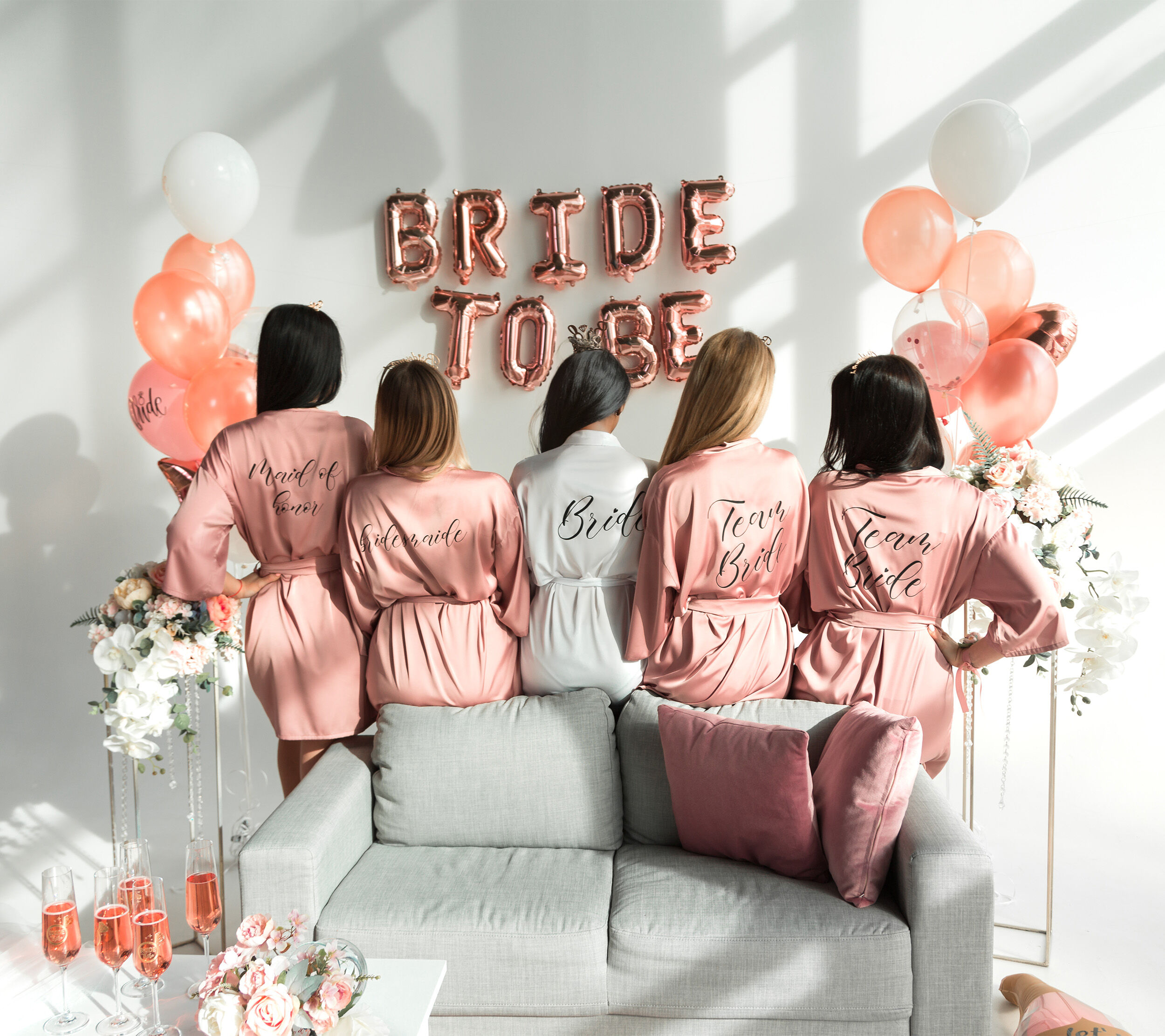 A baeutifull brides with her bridesmaid 